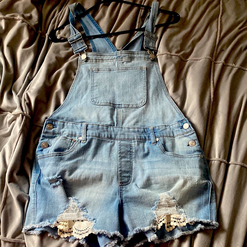 Ripped jean short overalls, 5 pockets, size LG